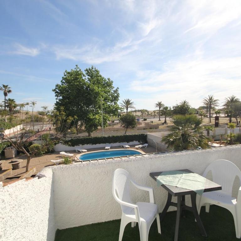 Beachside villa, kids and dog welcome, pool , garden fun and spacious terrace - Casa de 6 dormitorios - 1