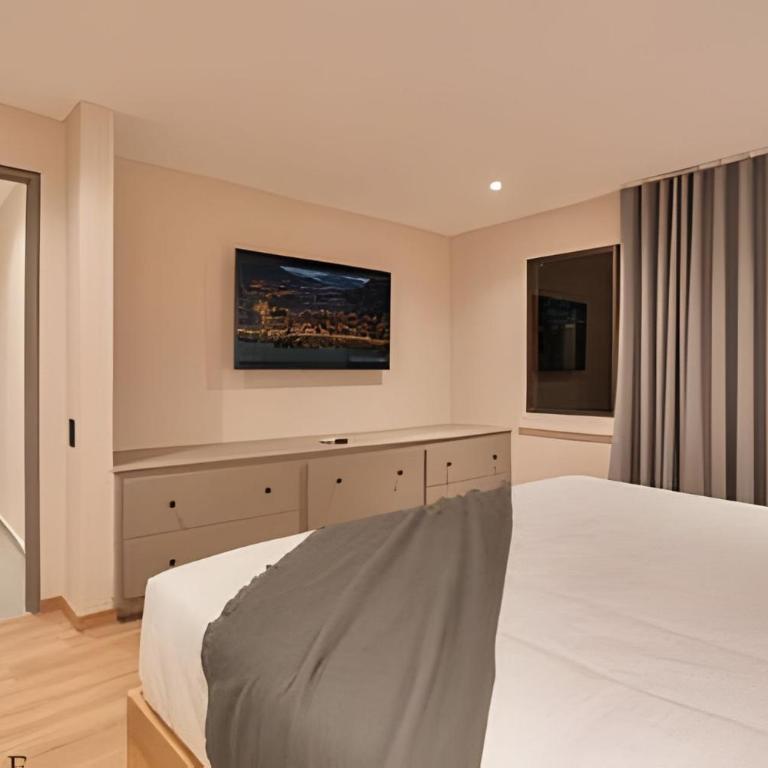 Premium Getaway with Private Jacuzzi - Apartment - 3