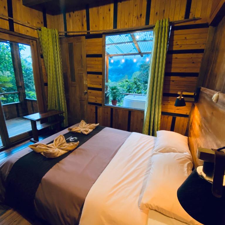 Eden Treehouse - Deluxe Double Room with Bath - 11