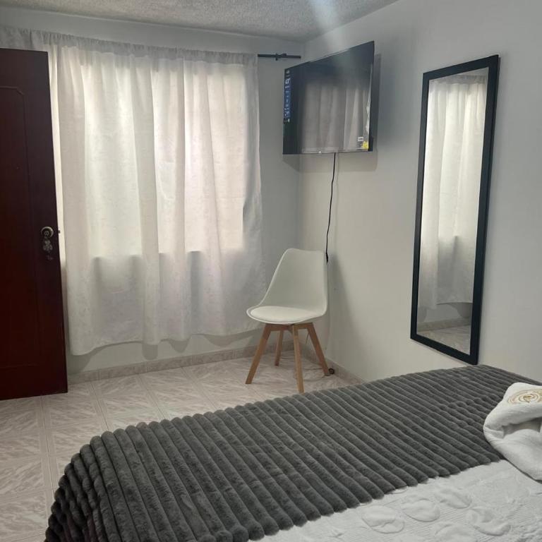 Golden Airport Connection Hotel - Double Room with Shared Bathroom - 5