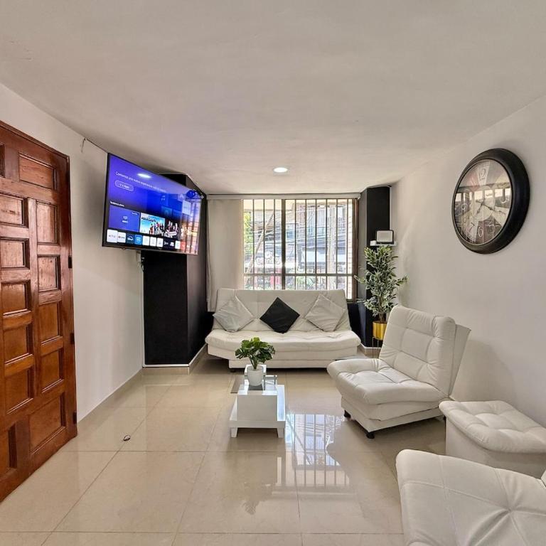 Medellín Poblado Gem Steps to Cafés & Nightlife - Three-Bedroom Apartment - 1