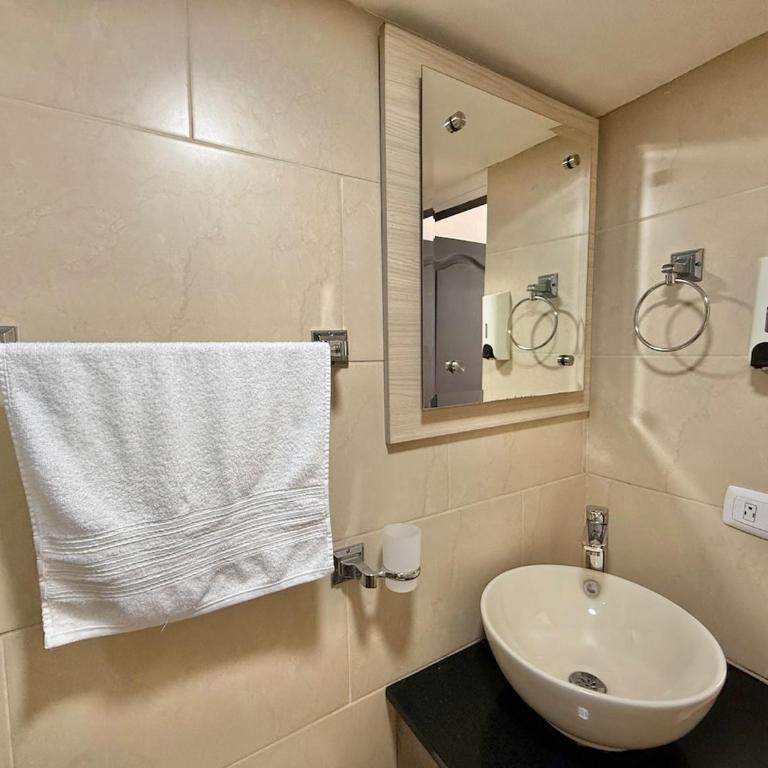 Medellín Poblado Gem Steps to Cafés & Nightlife - Three-Bedroom Apartment - 27