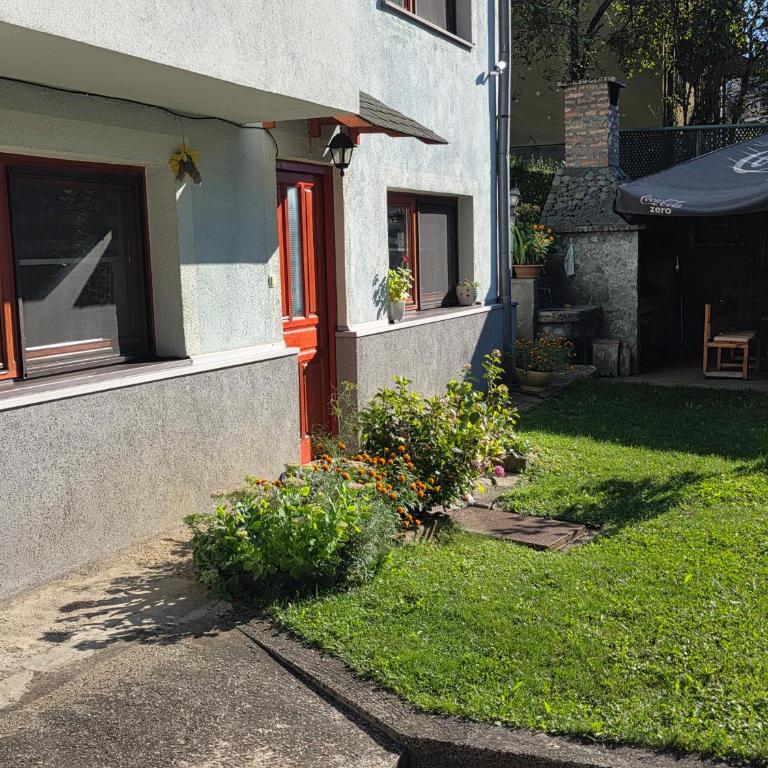 Apartment near center - Apartment with Garden View - 17