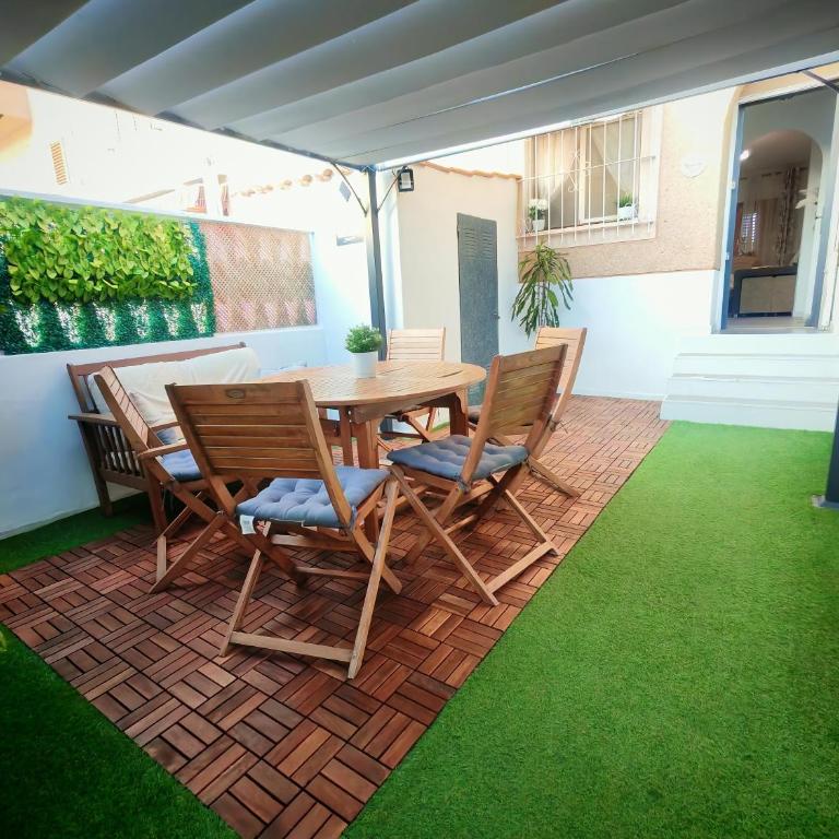 Costamar bungalow familiar, piscina y terraza, a 5 min de la playa - Three-Bedroom Apartment - 18