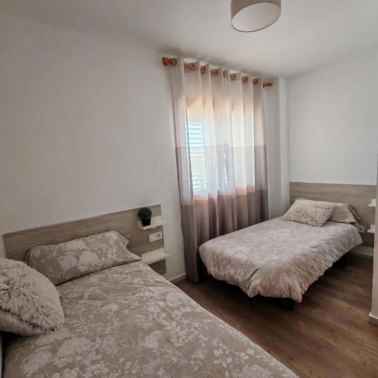 Costamar bungalow familiar, piscina y terraza, a 5 min de la playa - Three-Bedroom Apartment - 12