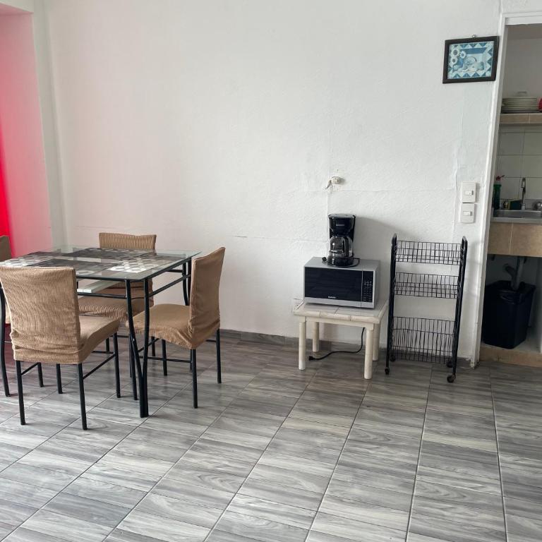 Hermosa Suite Torres Gemelas - Habitación Cuádruple con balcón - 3