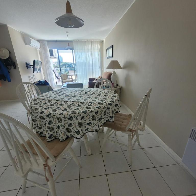 Oceanfront apartment Lincoln Parada 18 Playa Mansa - Apartamento de 2 dormitorios - 3