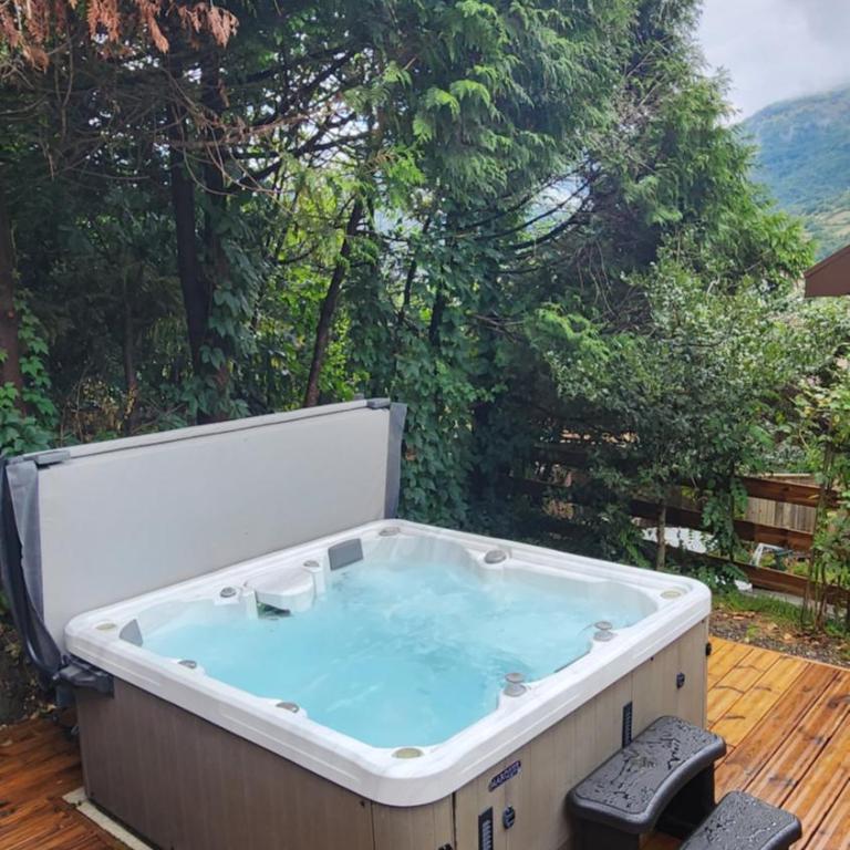 chalet cosy, jacuzzi privé, calme, idéal moto rando vélo - Maison 2 Chambres - 11