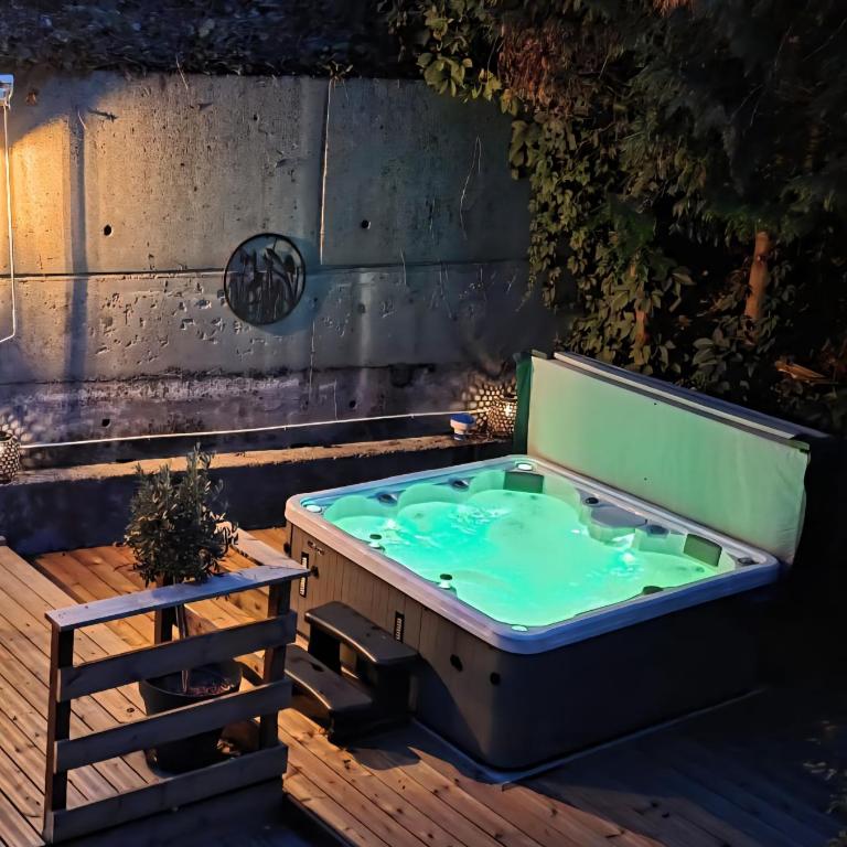 chalet cosy, jacuzzi privé, calme, idéal moto rando vélo - Maison 2 Chambres - 12