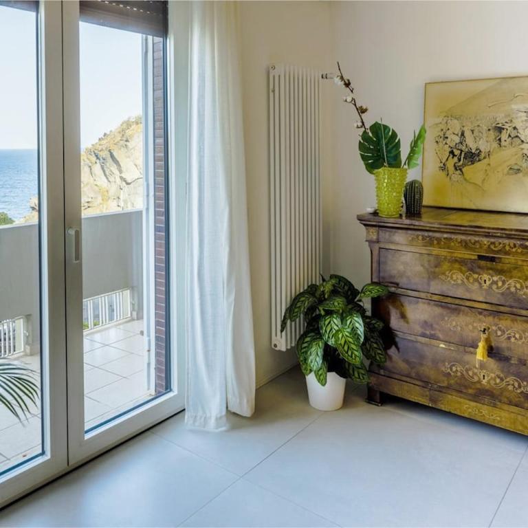 Seafront balcony Aci Castello, Private parking - Two-Bedroom Apartment - 2