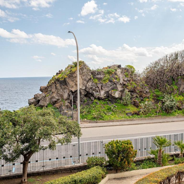 Seafront balcony Aci Castello, Private parking - Two-Bedroom Apartment - 27