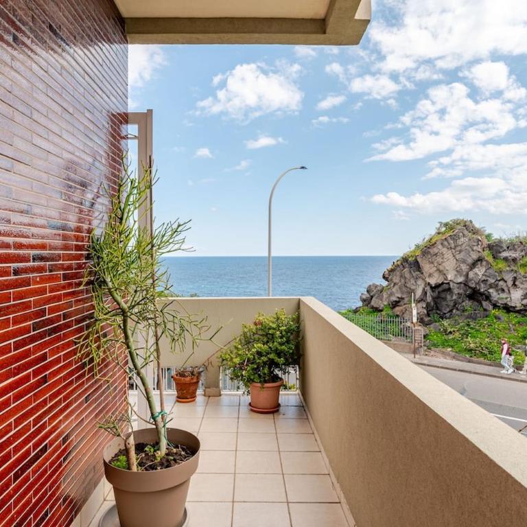 Seafront balcony Aci Castello, Private parking - Two-Bedroom Apartment - 28