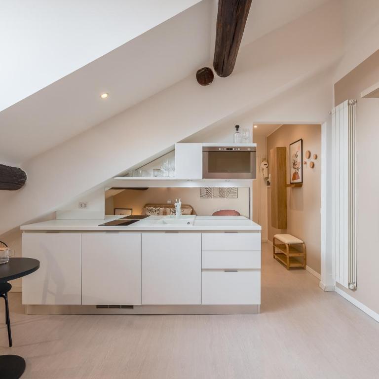 Studio in Porta Venezia at 5 min from Central Station - Monolocale Superior - 2
