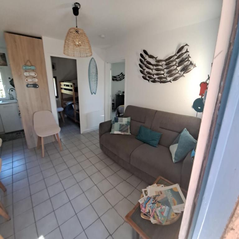 libre du 21 juin au 4 juillet venez prendre la fraîcheur en bord de lac et plage de Barcarès à 800m cabane rénovée 8 couchages possibles - Haus mit 3 Schlafzimmern - 10
