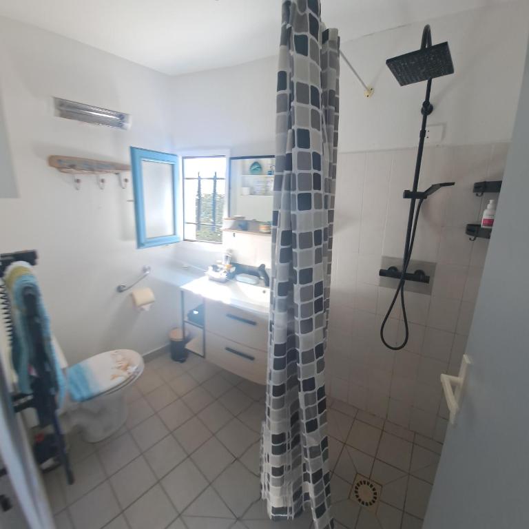 libre du 21 juin au 4 juillet venez prendre la fraîcheur en bord de lac et plage de Barcarès à 800m cabane rénovée 8 couchages possibles - Haus mit 3 Schlafzimmern - 18
