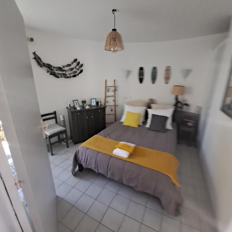 libre du 21 juin au 4 juillet venez prendre la fraîcheur en bord de lac et plage de Barcarès à 800m cabane rénovée 8 couchages possibles - Haus mit 3 Schlafzimmern - 11