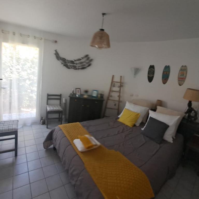 libre du 21 juin au 4 juillet venez prendre la fraîcheur en bord de lac et plage de Barcarès à 800m cabane rénovée 8 couchages possibles - Haus mit 3 Schlafzimmern - 16