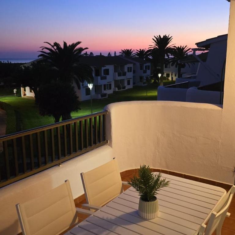 Apartamento con terraza y vistas al mar en Son Bou - Two-Bedroom Apartment with Balcony and Terrace - 1