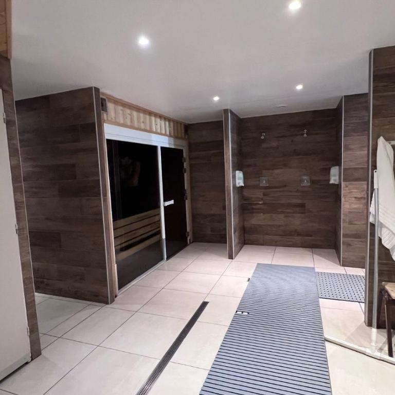 Appartement cosy 5-6p aux pieds des pistes 2 chambres 2 sdb - Appartement 2 Chambres - 25