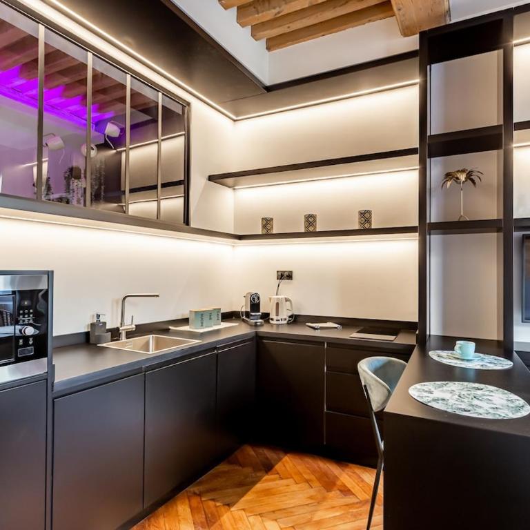 SWEET LEONE II -appartement avec spa privé-Lyon Place Terreaux - One-Bedroom Apartment - 14