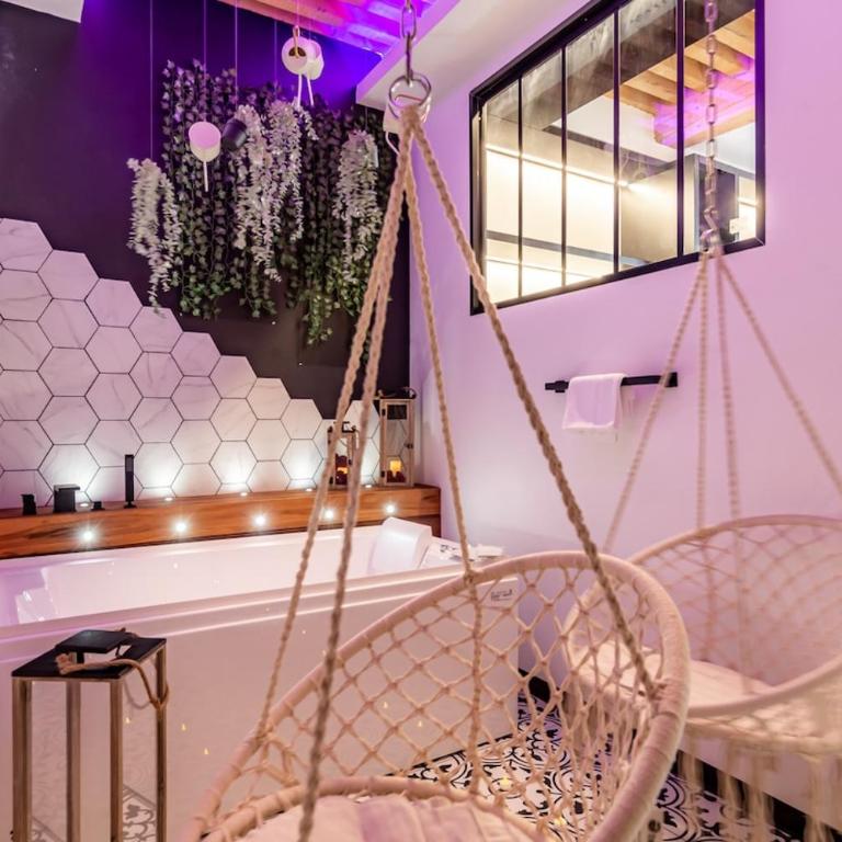 SWEET LEONE II -appartement avec spa privé-Lyon Place Terreaux - One-Bedroom Apartment - 24