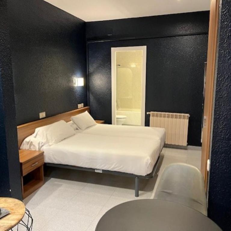 Hostal Iznájar Barcelona - Superior Twin Room - 12