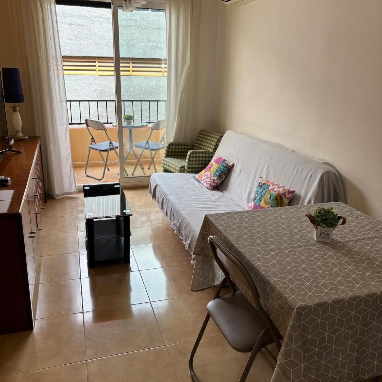 Vive Alicante a Pie - Two-Bedroom Apartment with Balcony - 1
