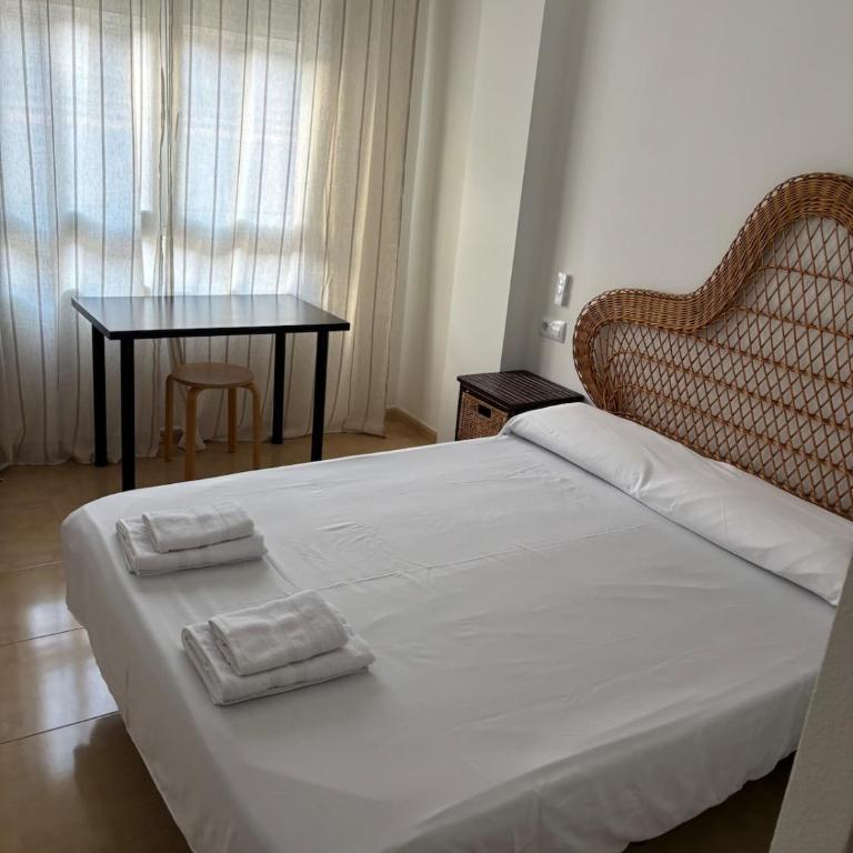 Vive Alicante a Pie - Two-Bedroom Apartment with Balcony - 5
