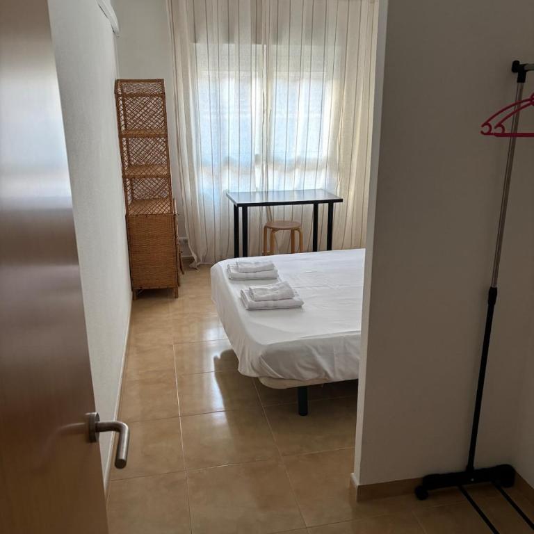 Vive Alicante a Pie - Two-Bedroom Apartment with Balcony - 6