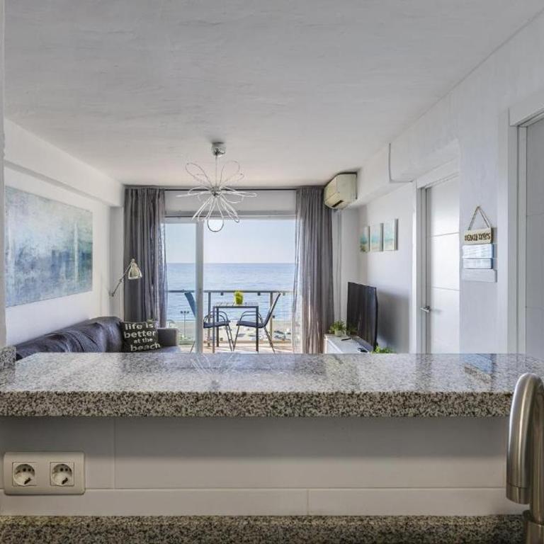 Sea View & Beach View Appartement Torre Del Mar - Two-Bedroom Apartment with Terrace and Sea View - 6