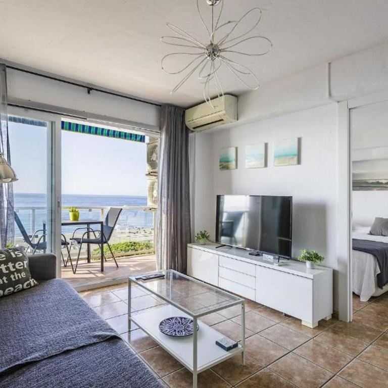 Sea View & Beach View Appartement Torre Del Mar - Two-Bedroom Apartment with Terrace and Sea View - 3