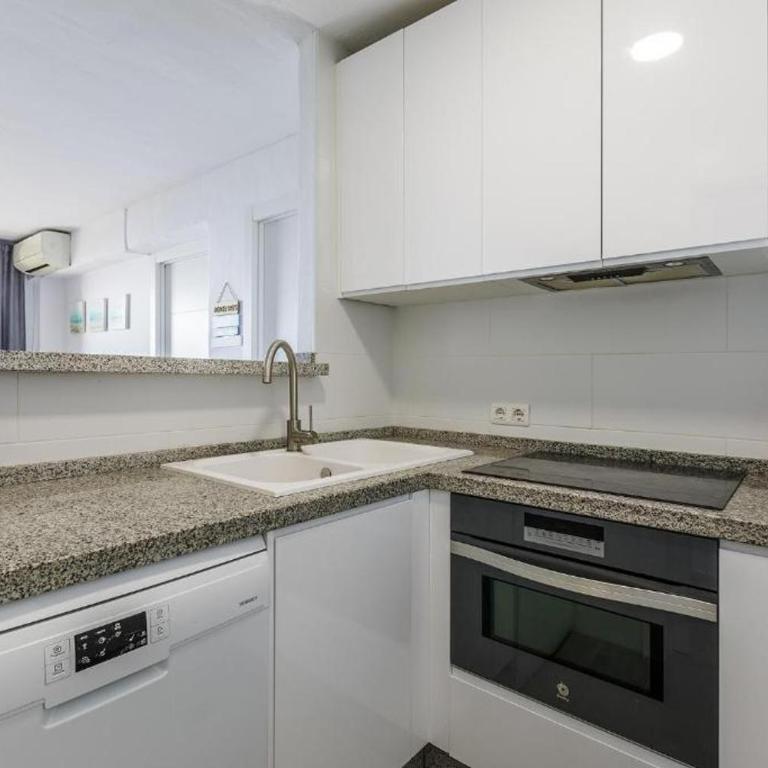 Sea View & Beach View Appartement Torre Del Mar - Two-Bedroom Apartment with Terrace and Sea View - 7