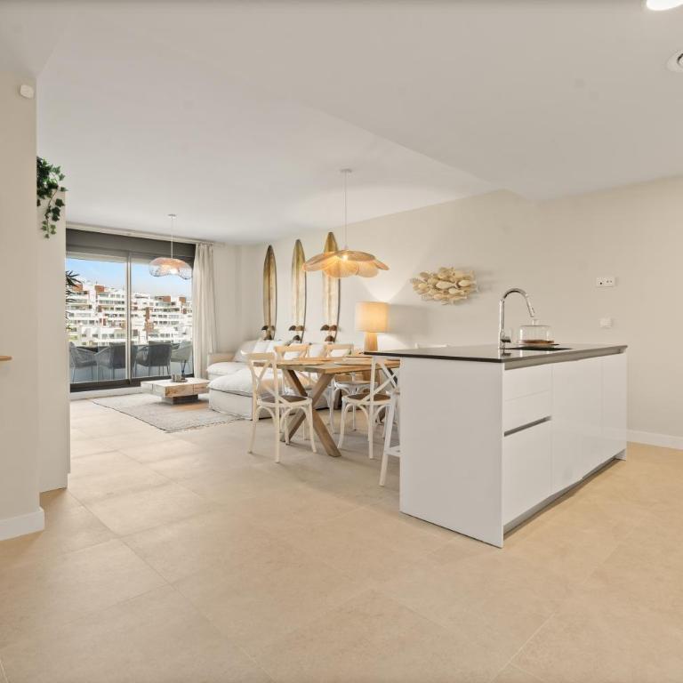 900m from the beach apartment in Estepona with a pool - Apartamento de 2 dormitorios - 11