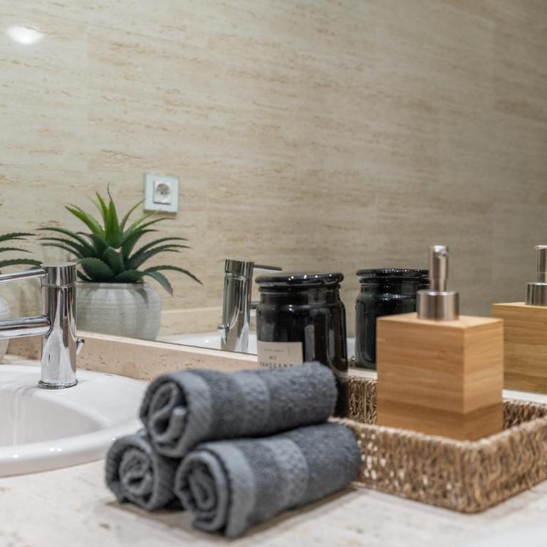 Calma Center Granada - Two-Bedroom Apartment - 3