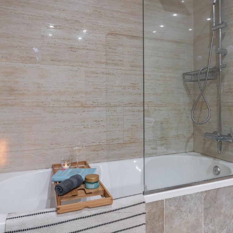 Calma Center Granada - Two-Bedroom Apartment - 23