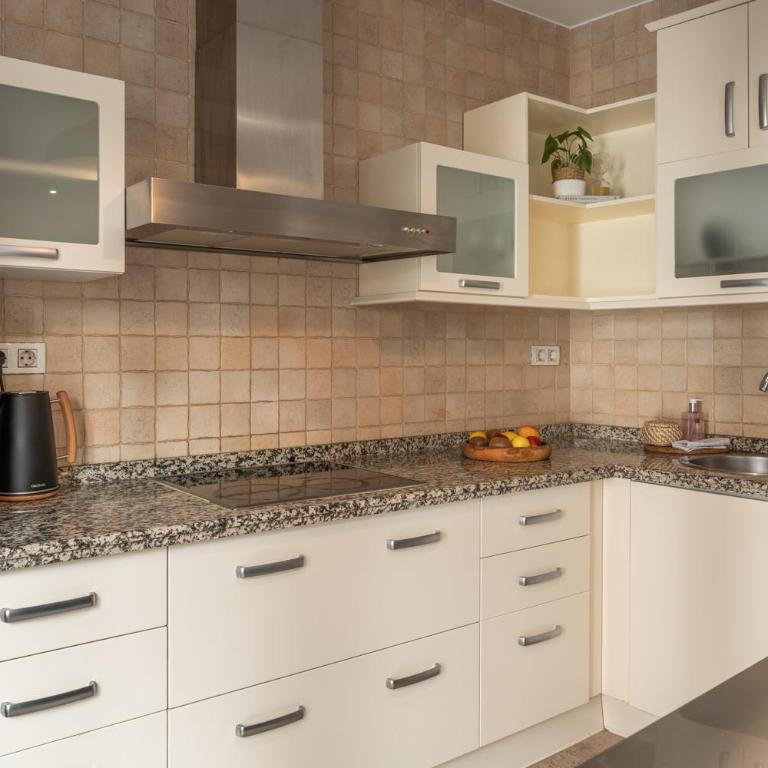 Calma Center Granada - Two-Bedroom Apartment - 59