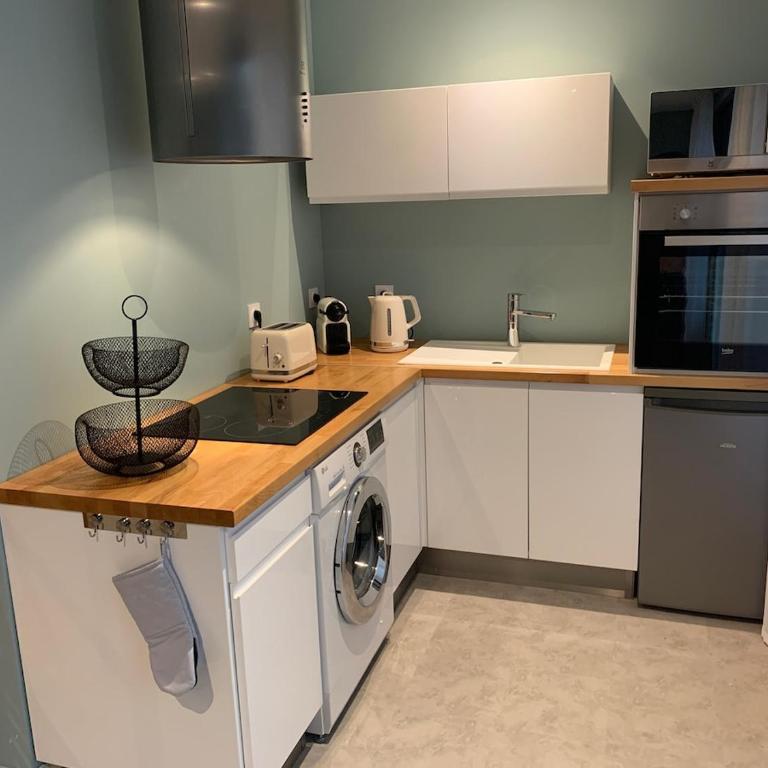 Lovely guest house with free parking - Maison 2 Chambres - 49