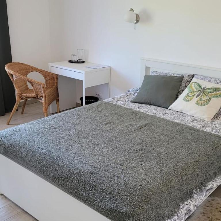 Guest House "Country Mornings" - Double Room with Shared Bathroom - 1
