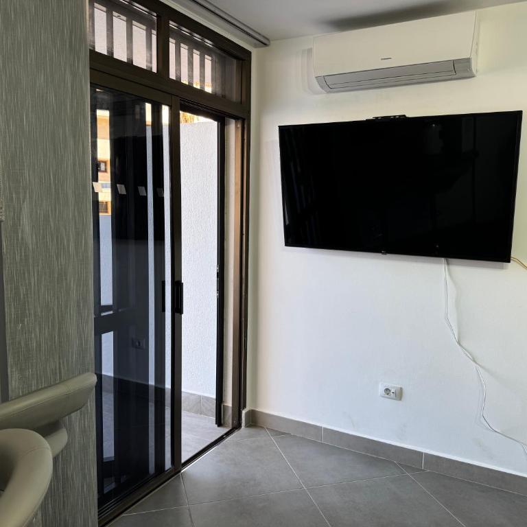 Vibrant Seaside Apartment in Central Los Cristianos - Apartamento de 1 dormitorio con vistas - 11
