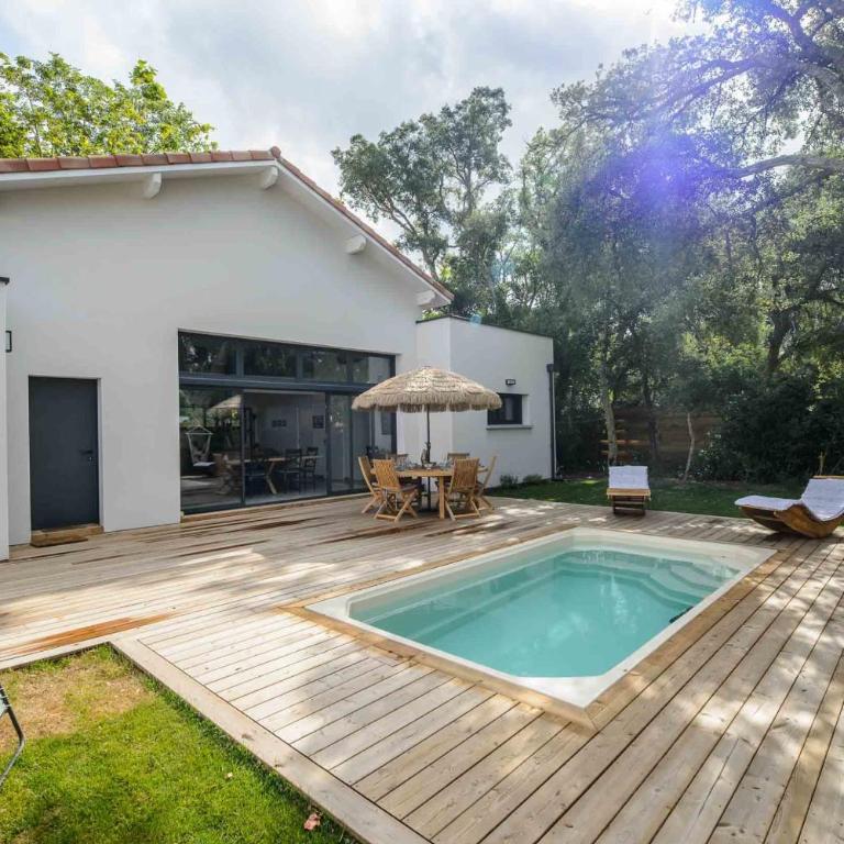 Villa avec terrasse et piscine proche Océan - Maison de Vacances - 1