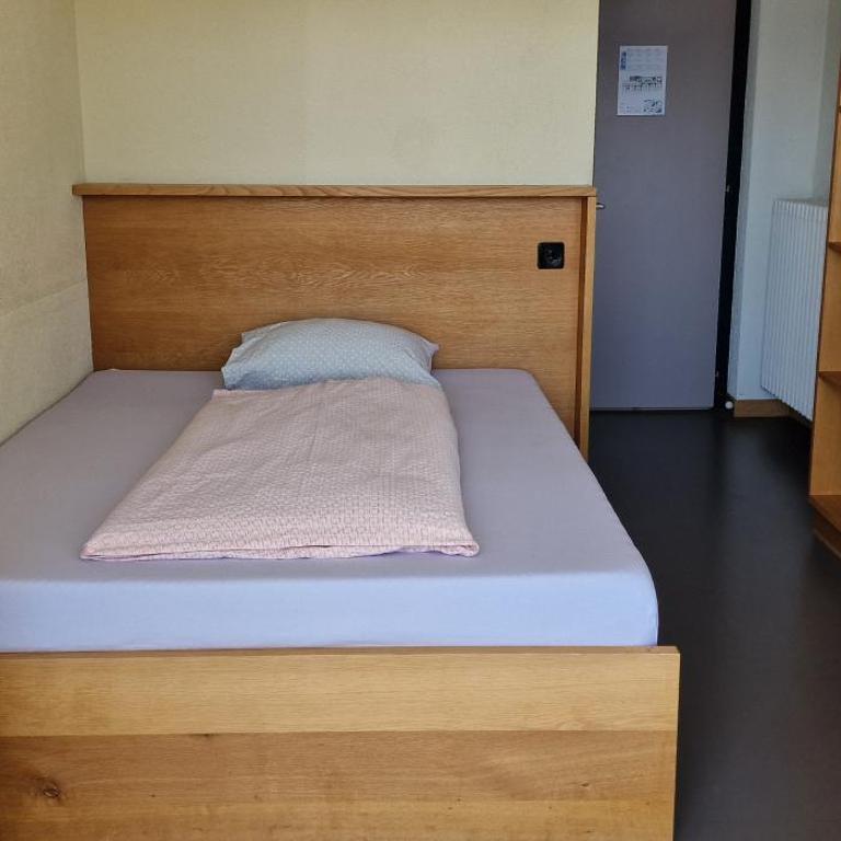 Crans-Montana Youth Hostel - Einzelzimmer mit eigenem Bad - 9