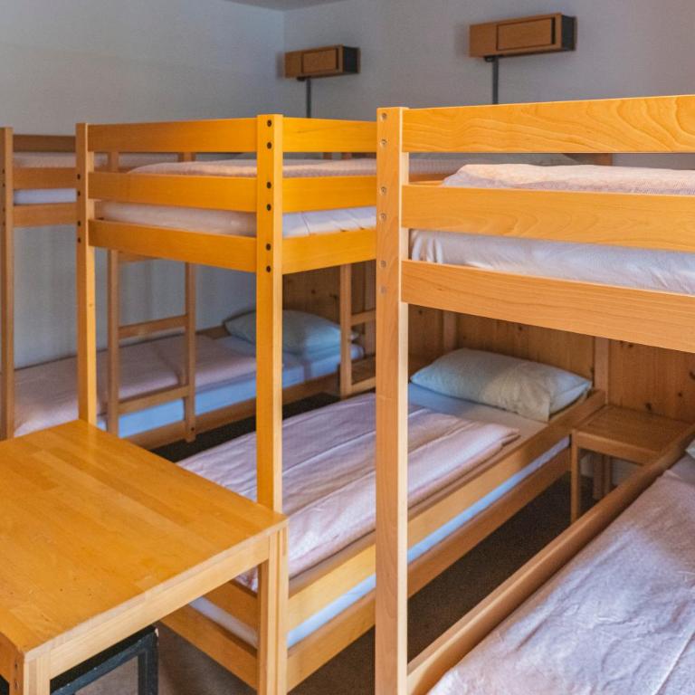 Davos Youth Hostel - Bett im 6-Bett-Schlafsaal - 3