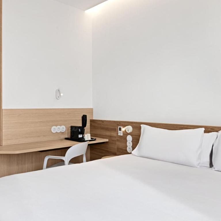 B&B HOTEL Alicante Aeropuerto - Superior Double Room - 1