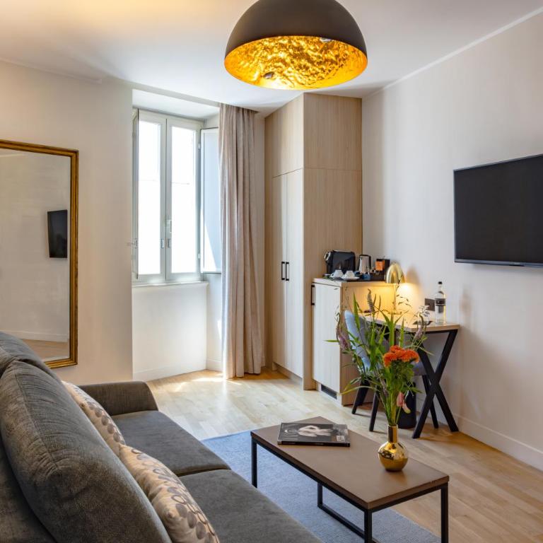 9Hotel Cesari - Quadruple Room - 8