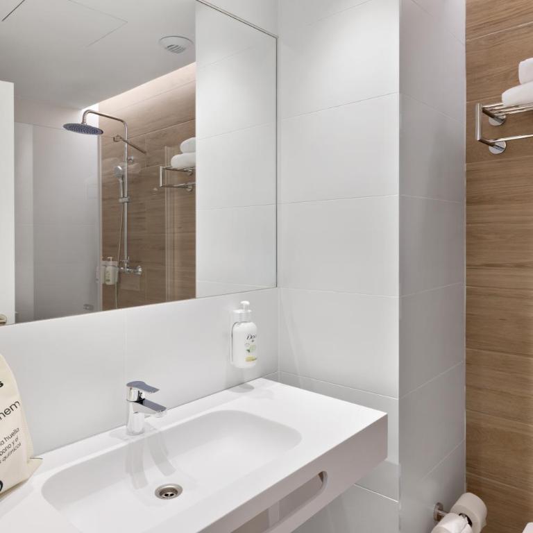 B&B HOTEL Alicante Aeropuerto - Double or Twin Room - 6
