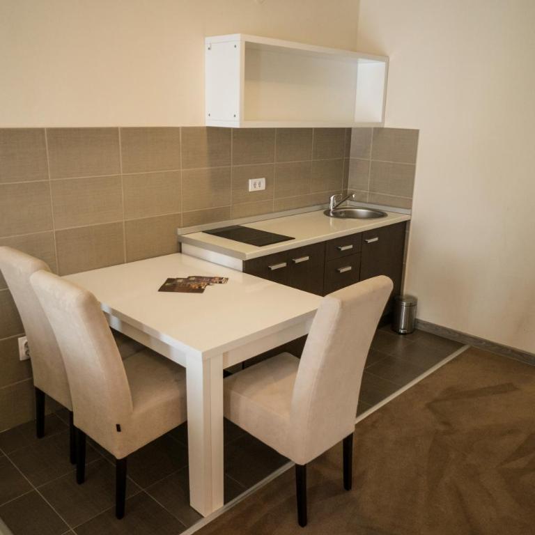 Garni Hotel Ema - Deluxe Studio - 7