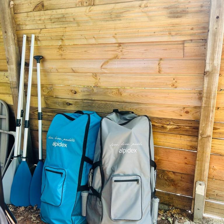 Lacanau, 6 personnes, à côté du lac, sous les pins au calme - Three-Bedroom House - 29