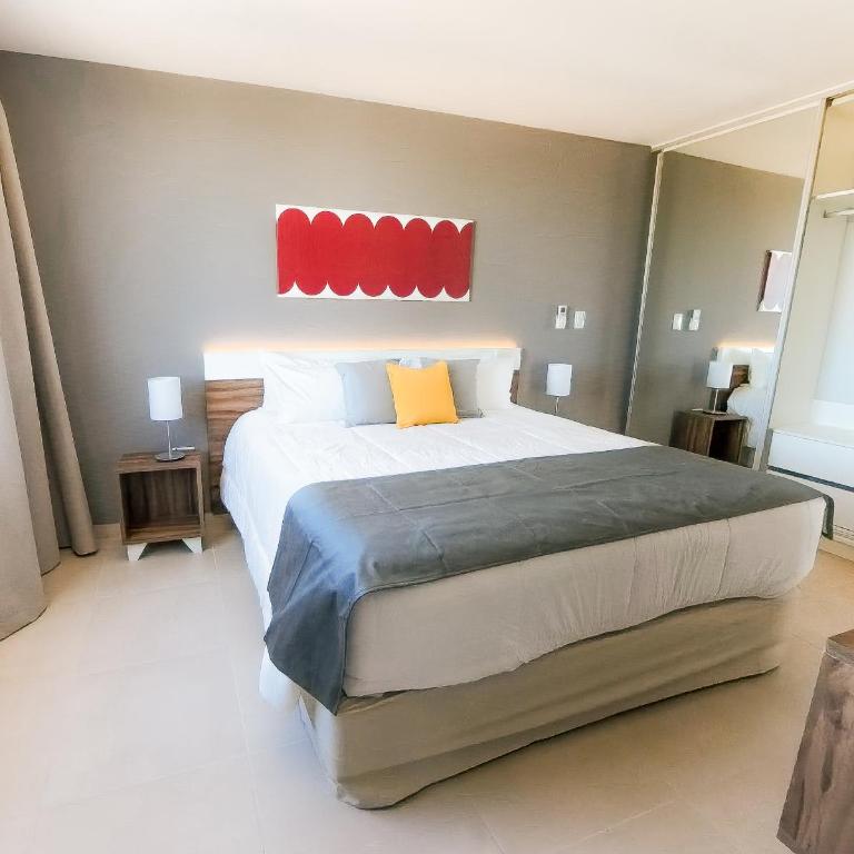 Ramada Residences by Wyndham Puerto Madryn CQ Gales - One-Bedroom King Apartment - Mobility Accessible with Sofa Bed/Non-Smoking - 3