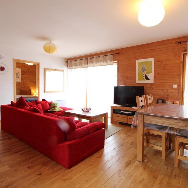3 pièces cosy : Jardin, Wifi, Parking, 700m des pistes, 50m des commerces - FR-1-572-44 - Apartment - 12