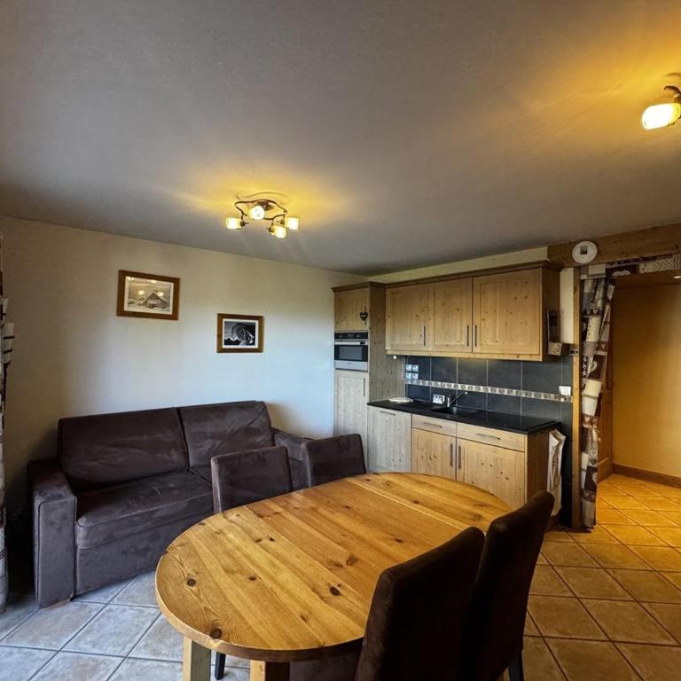 Appartement cosy 6 personnes avec garage, terrasse et wifi au cœur du village, proche pistes et commerces - FR-1-572-251 - Apartment - 1